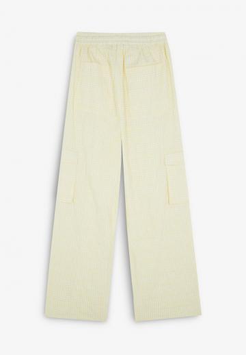 Брюки с накладными карманами