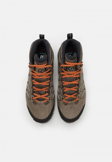 Походные ботинки