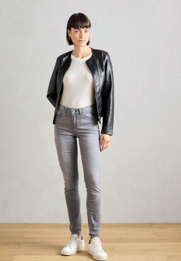 Узкие джинсы