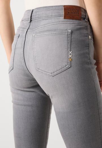 Узкие джинсы