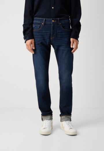 Узкие джинсы