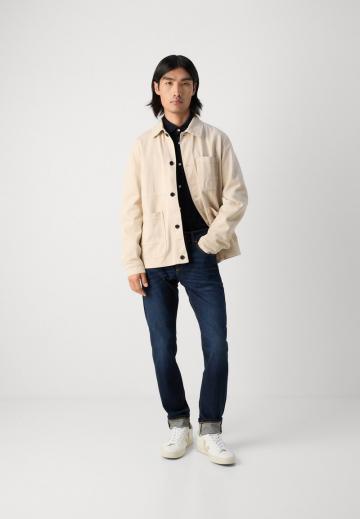 Узкие джинсы