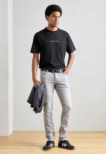 Узкие джинсы