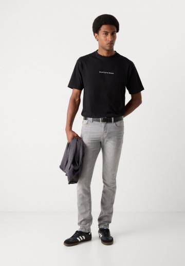 Узкие джинсы