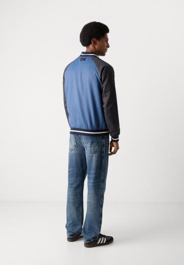 Куртка бомбер