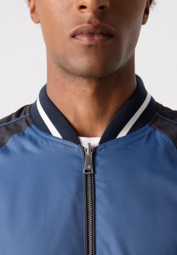 Куртка бомбер