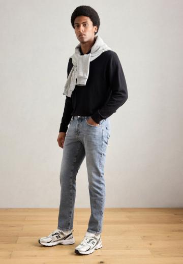 Прямые джинсы