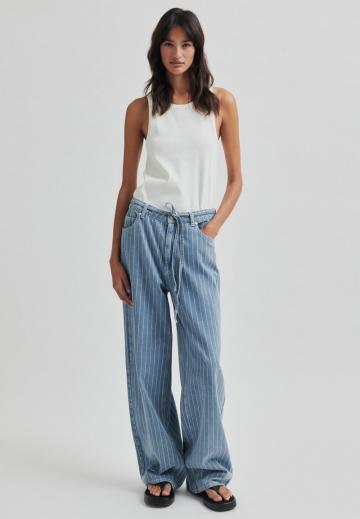 Свободные джинсы