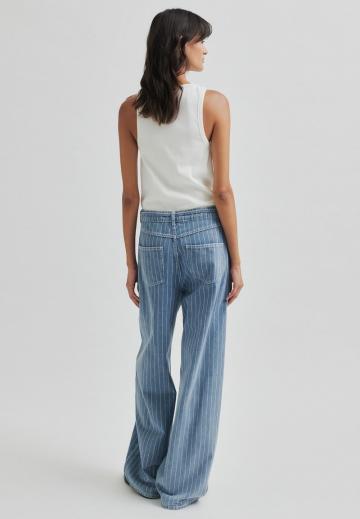 Свободные джинсы