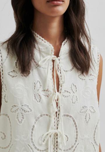 Блузка без рукавов