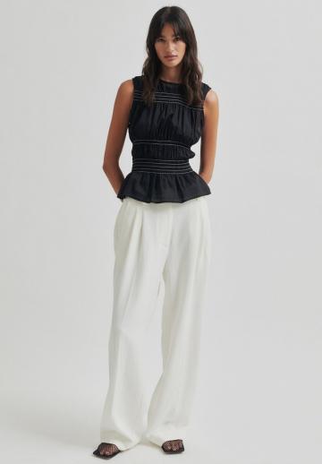 Блузка без рукавов