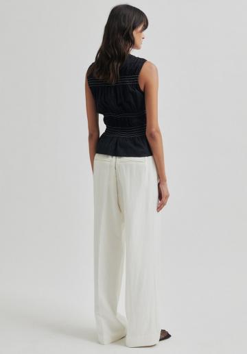 Блузка без рукавов