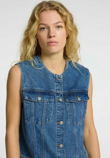 Джинсовая жилетка