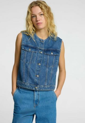 Джинсовая жилетка