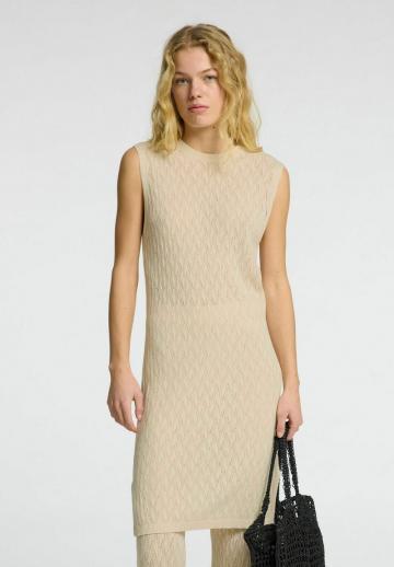 Вязаное платье