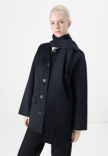 Короткое пальто