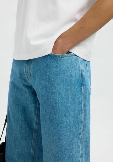 Прямые джинсы