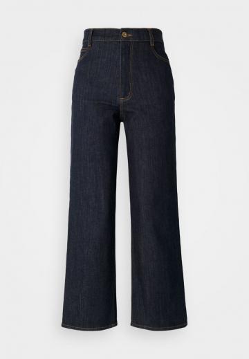 Короткие джинсы