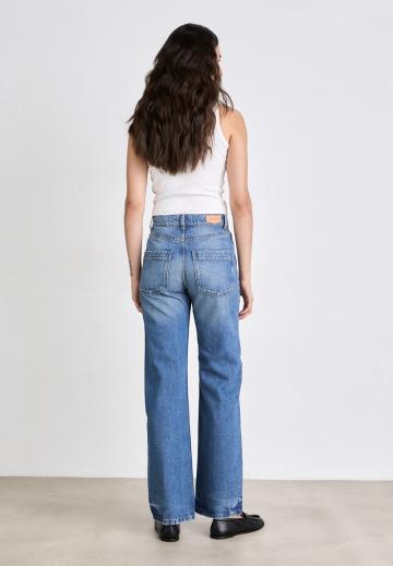 Прямые джинсы