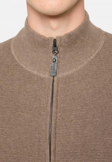 Вязаная кофта