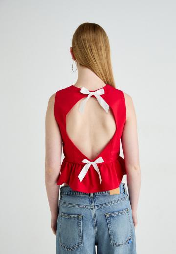 Блузка без рукавов