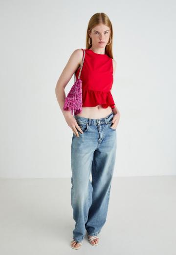 Блузка без рукавов