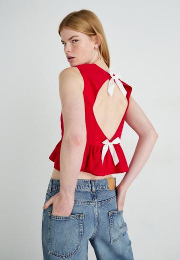 Блузка без рукавов