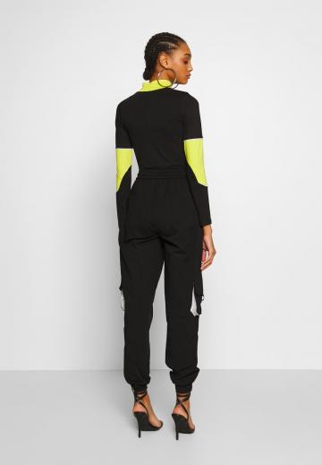 Брюки с накладными карманами