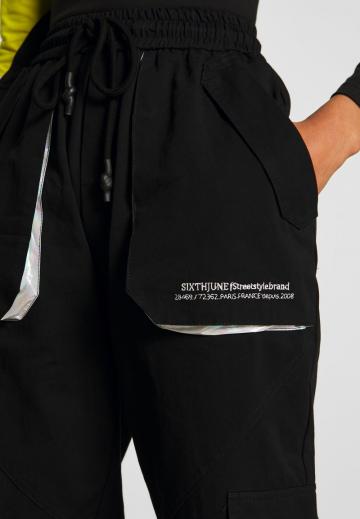 Брюки с накладными карманами