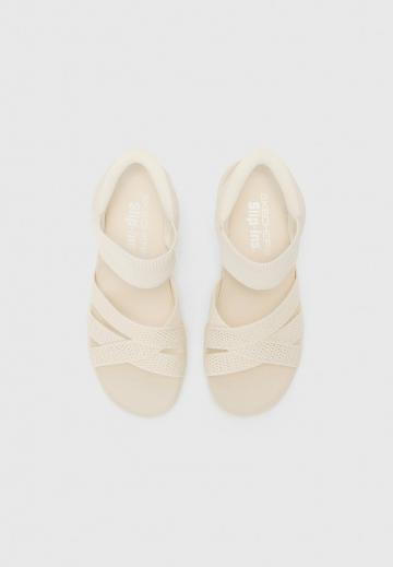 Босоножки на танкетке