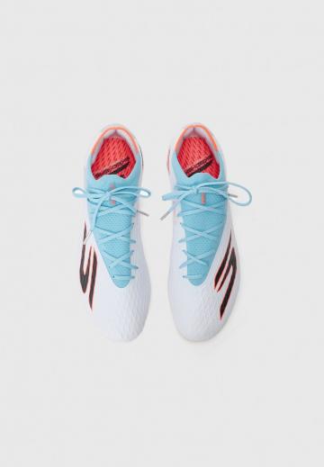 Футбольные бутсы