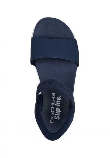 Босоножки на танкетке