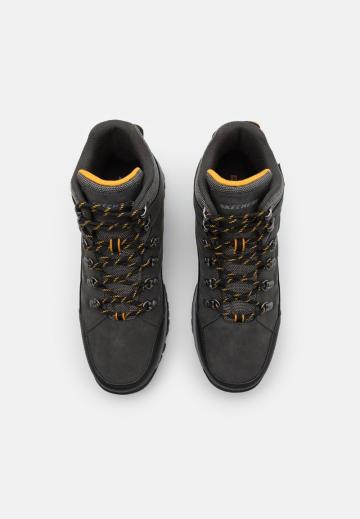 Походные ботинки