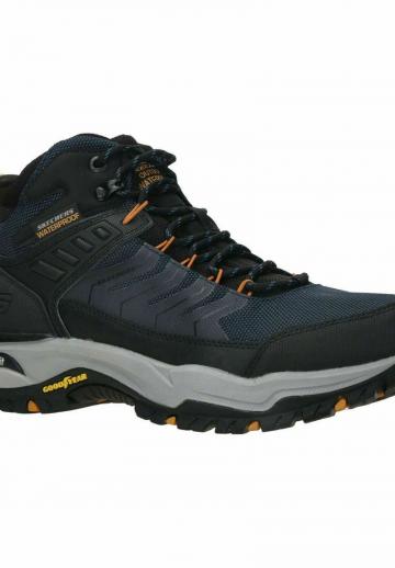 Походные ботинки