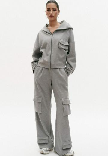 Брюки с накладными карманами