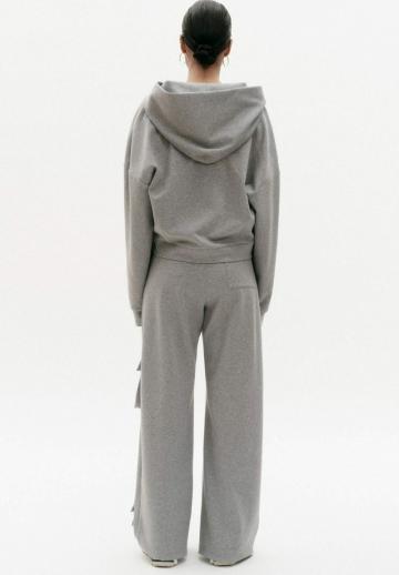 Брюки с накладными карманами