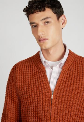 Вязаная кофта