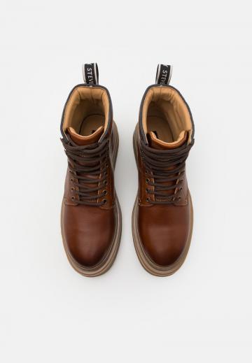 Ботинки на шнуровке
