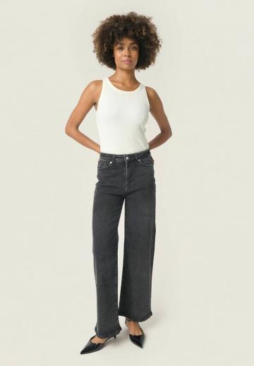 Клешеные джинсы