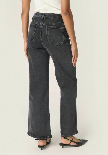 Клешеные джинсы