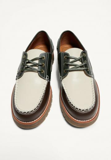 Ботинки на шнуровке