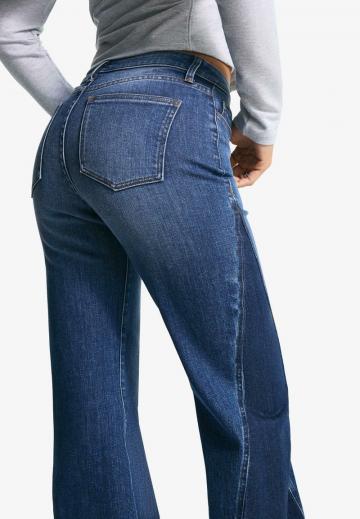 Клешеные джинсы