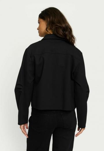 Куртка с накладнымит карманами