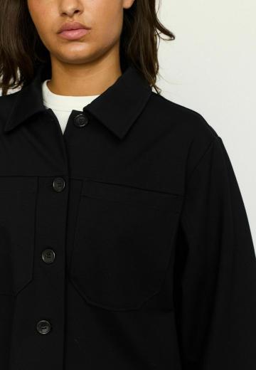 Куртка с накладнымит карманами