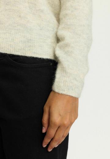 Пуловер с вырезом V