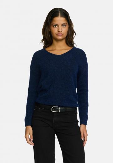 Пуловер с вырезом V