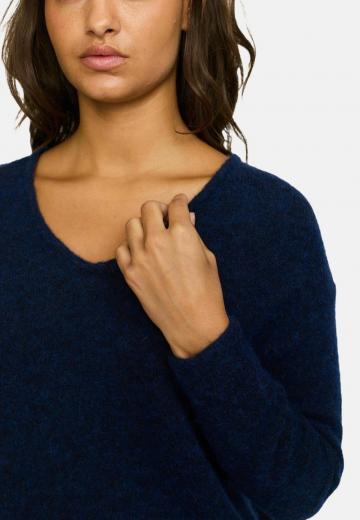 Пуловер с вырезом V