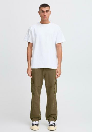 Брюки с накладными карманами