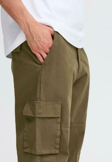 Брюки с накладными карманами