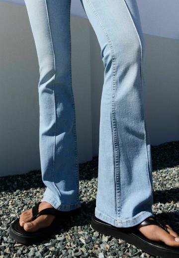 Клешеные брюки